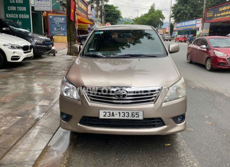 Toyota Innova 2.0E