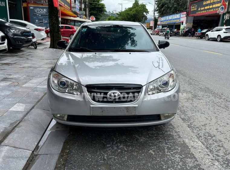 Hyundai Elantra 1.6 AT