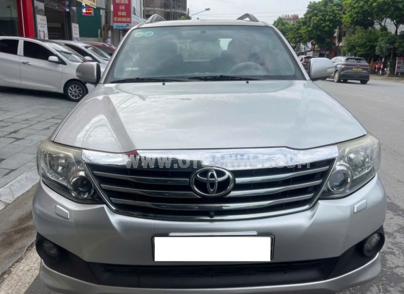 Toyota Fortuner 2.7V 4x4 AT