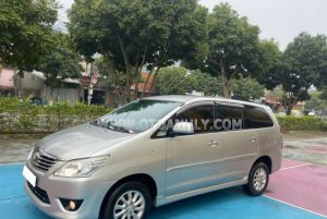 Xe Toyota Innova 2.0E 2013