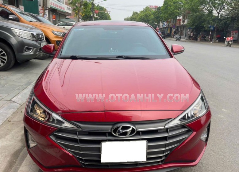 Hyundai Elantra 1.6 AT