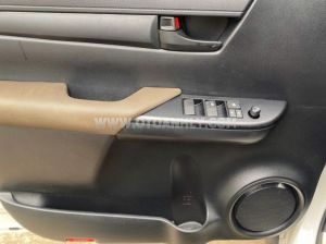 Xe Toyota Hilux 2.4E 4x2 AT 2020