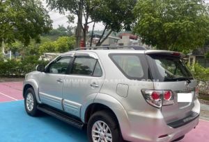 Xe Toyota Fortuner 2.7V 4x2 AT 2012